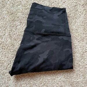 Lululemon Black Camo Wunder Train Leggings 25” Size 4